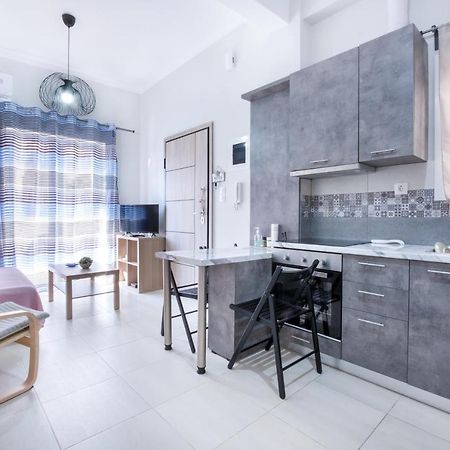Urban Lifestyle Apartment In Пирея Екстериор снимка